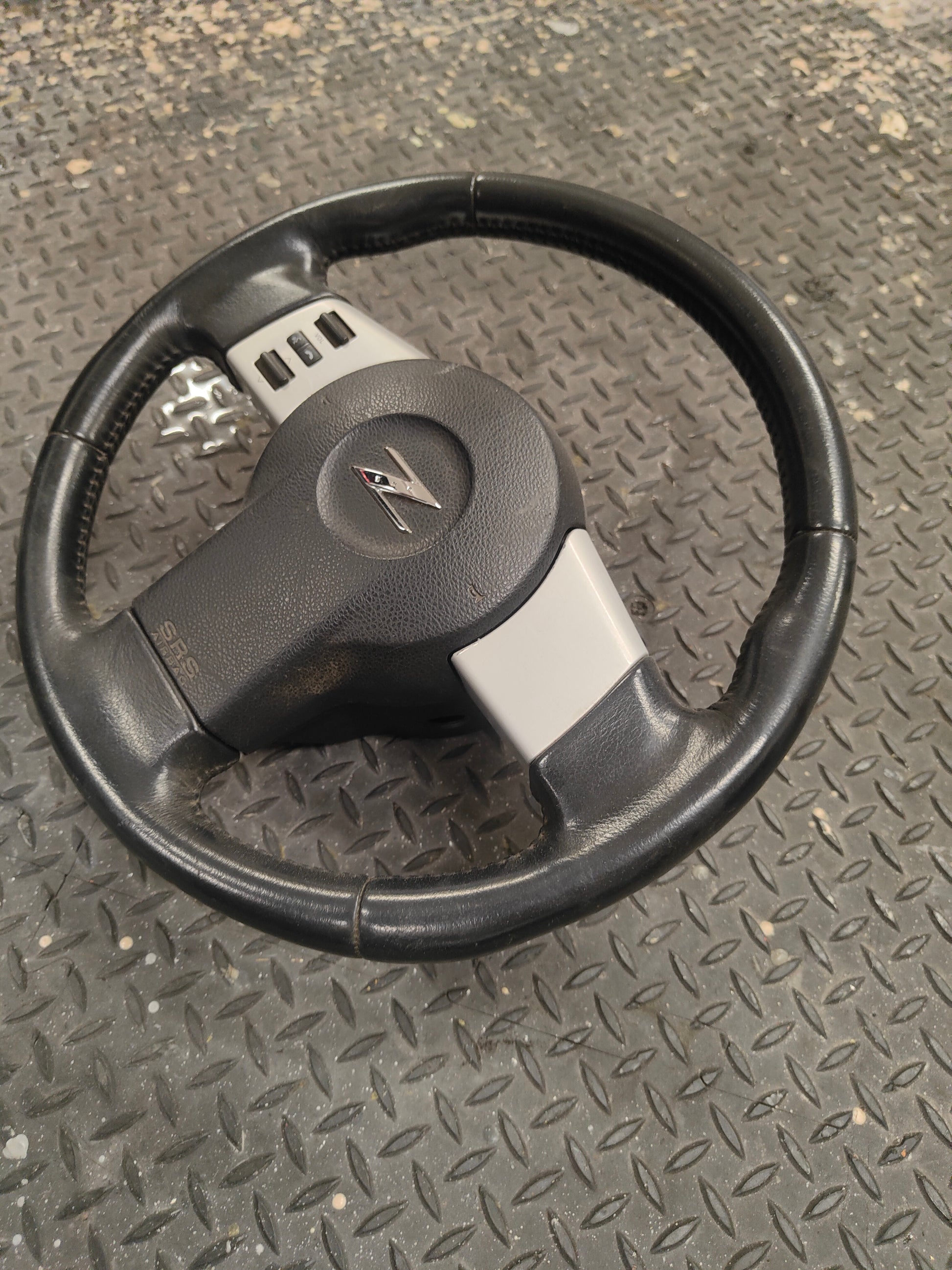 350z Steering wheel with volume buttons